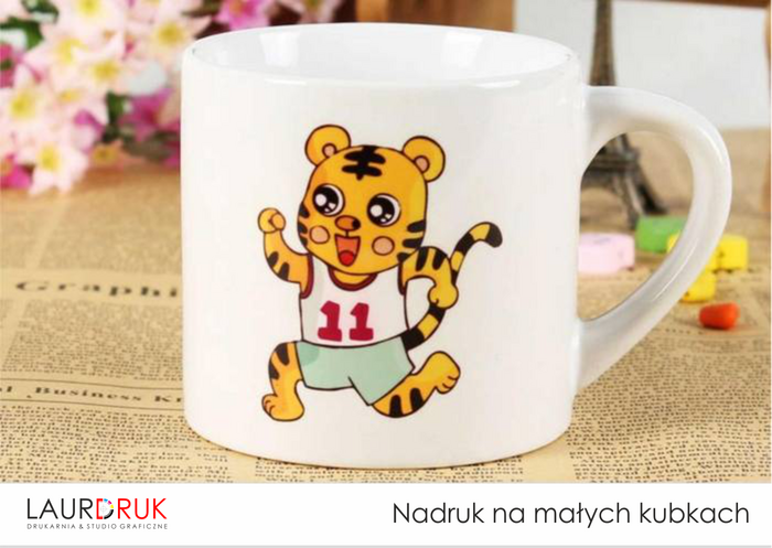 Nadruk na małych kubkach